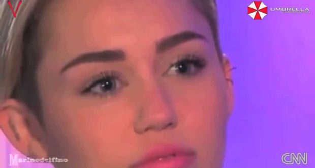 REPTILIAN MILEY CYRUS BLINKING SIDEWAYS EXPOSED HD!