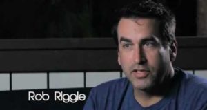 Rob Riggle Stars at Hollywood Poker’s Celebrity Home Game